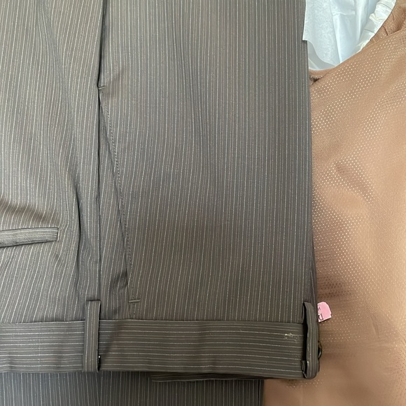 Michael Kors men’s pinstripe suit. Perfect condition. Worn less than five times. - Picture 11 of 12